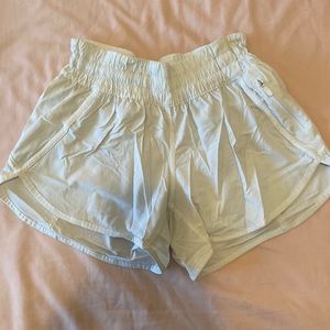 Lululemon white Hotty Hot shorts 2.5’ size 4